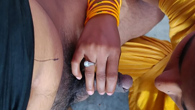 Joven mujer india complace a su novio con sexo oral en video casero