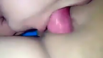 Wanita matang memberikan blowjob deepthroat