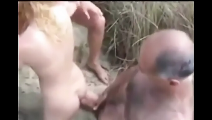 Doggers britânicos desfrutam de sexo ao ar livre na praia.