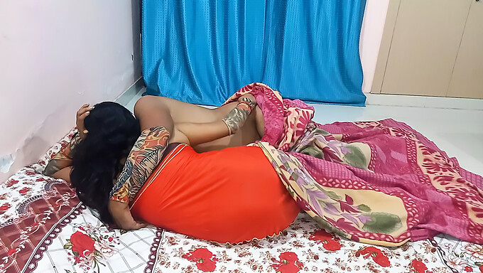 As irmãs indianas Desi Londa e Rani fazem um ménage à trois com uma torção bissexual