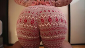 Sesso POV con la sorellastra in lingerie a Natale