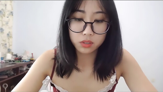 Korean girl's fast strip and reveal of her tight pussy