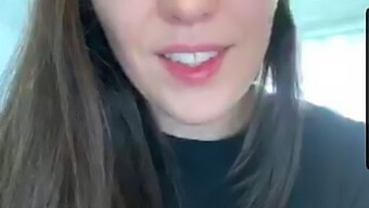 American girl's solo masturbation session caught on Periscope