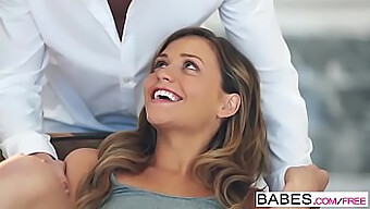 Bellezze appena legali in un video di sesso hardcore con Mia Malkova e Richie Black