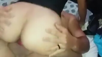 Eine Amateur-Latina wird in einem selbstgemachten Video mit ihrem Nachbarn intim