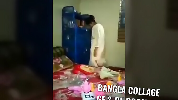 Bangladeshi大学男孩沉迷于肛交和睾丸游戏