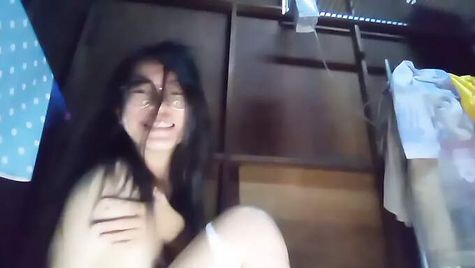 Erotic solo video of a pretty Asian girl at home in 360-degree view