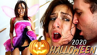 Sara Luvv szóbeli képességei teljes mértékben megtekinthetők a Halloween 2020 videóban